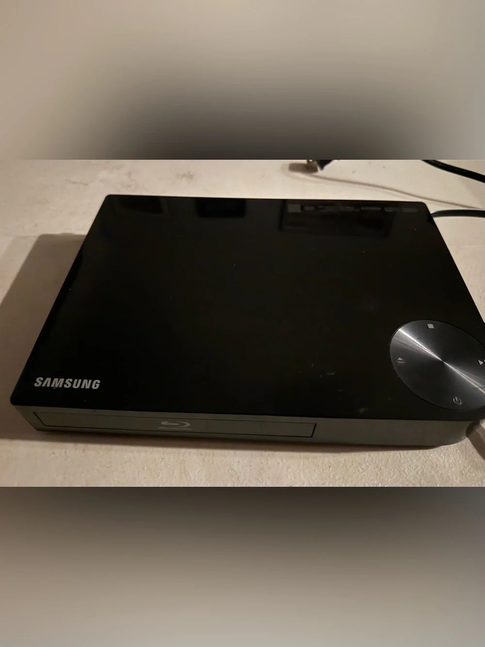 Samsung Black Blu-ray Player with Gloss Finish - WiFi - 1080p - Dolby